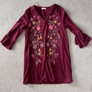 Altar’d state long sleeve dress in great condition.